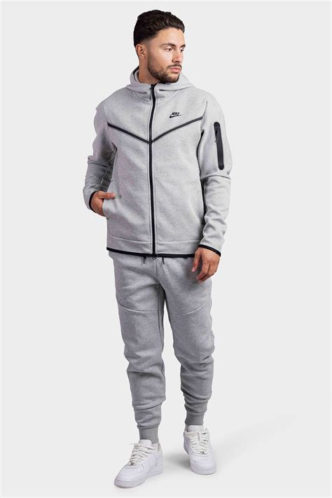 grijze nike joggingpak|grijze Nike trainingspak.